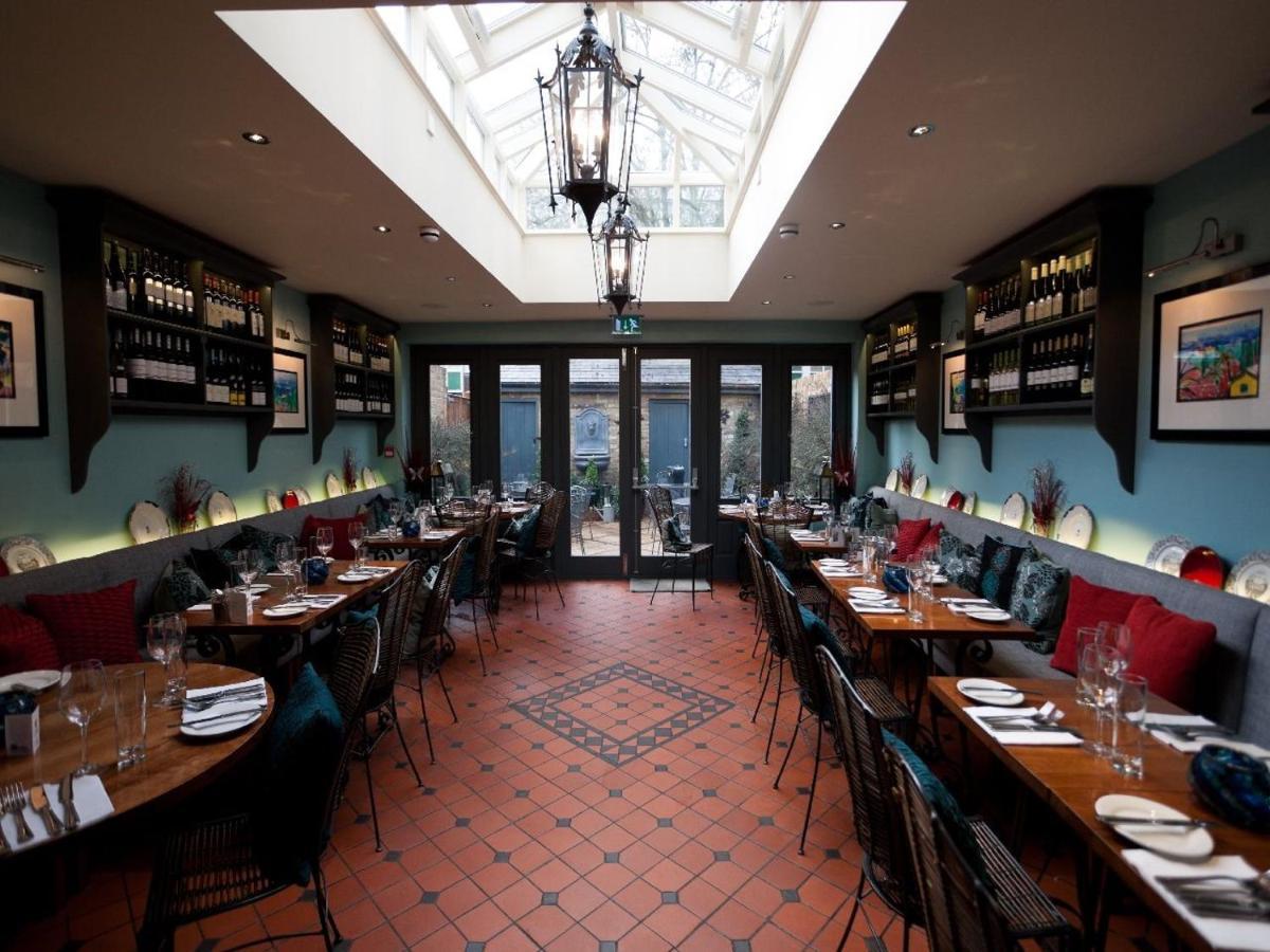 Gilbey's Bar, Restaurant & Townhouse Nocleg ze śniadaniem